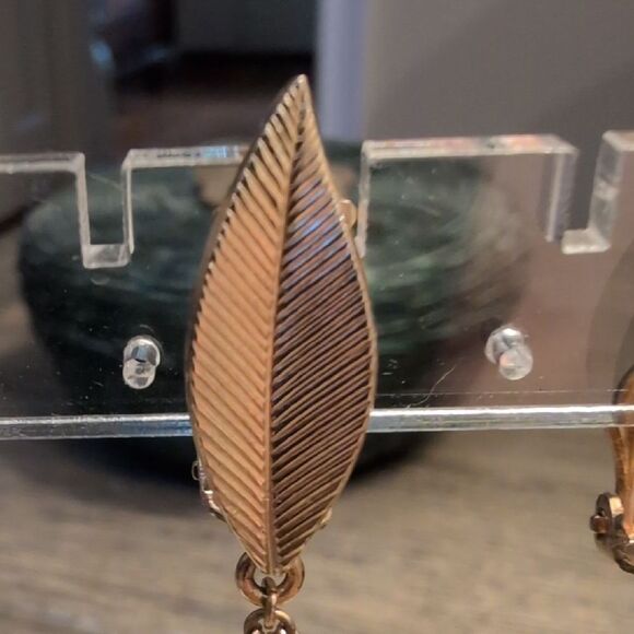 Vintage Clip On Gold Leaf and Black Bean Drop Earrings - Picture 4 of 10